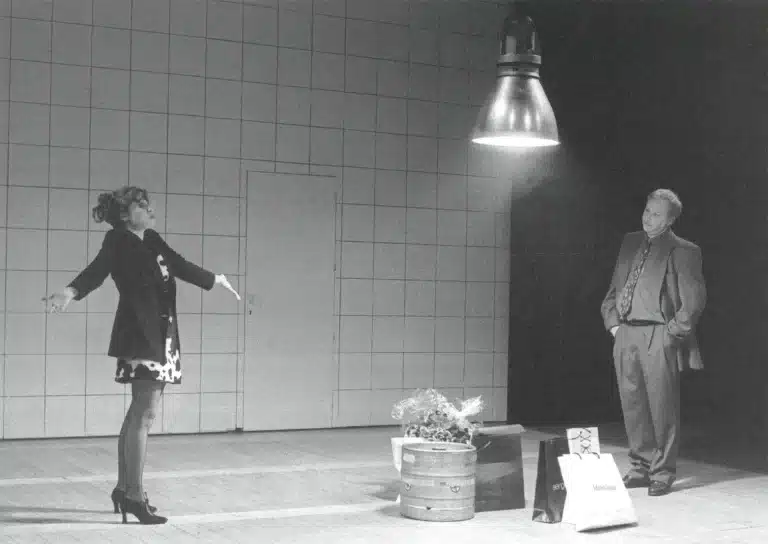 Édith van Malder et Olivier Gourmet dans LE CAFÉ DES PATRIOTES de Jean-Marie Piemme, mise en scène Philippe Sireuil. Photo Véronique Vercheval.