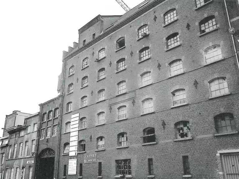 La Raffinerie du plan K, août 1998. Photo Vincent Lebrun.