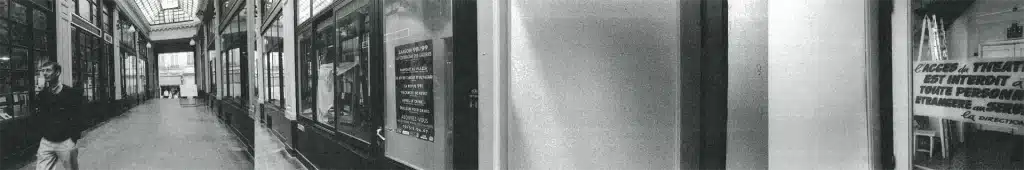 Le Théâtre Royal
des Galeries, montage
du décor de MEURTRE
AU PLAZZA, 31 août 1998.
Photos Christian Carez.