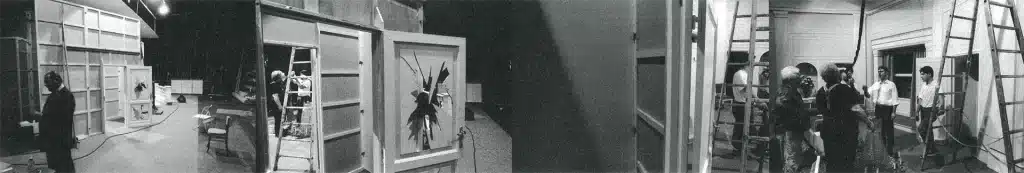 Le Théâtre Royal
des Galeries, montage
du décor de MEURTRE
AU PLAZZA, 31 août 1998.
Photos Christian Carez.