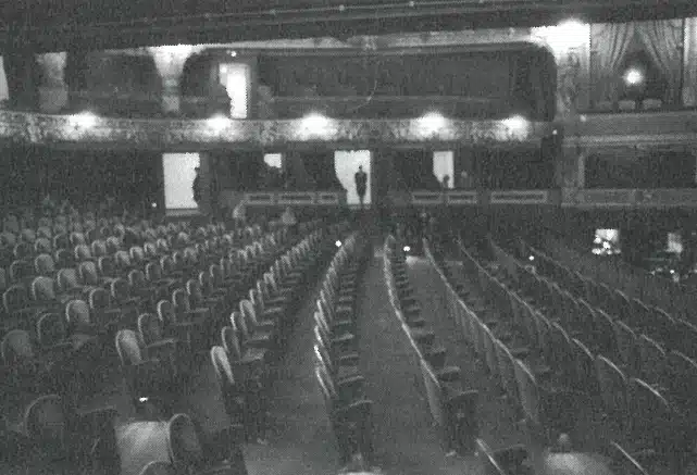 Le Théâtre Royal de la Monnaie, 5 septembre 1998.
Photos Christian Carez.