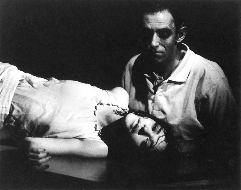 Valérie Diome et Serge Gaborieau dans L’ENFANCE DE MICKEY de Joseph Danan, mise en scène Alain Bézu. PhotoJean-François Lange.