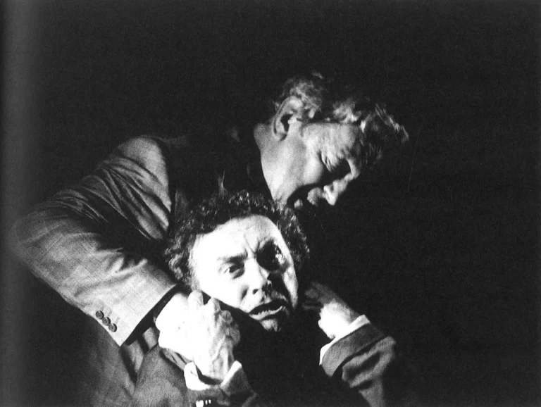 Massimo Foshi et Paolo Bonacelli dans LUSTRINI de Antonio Tarancino, mise en scène Cherif. Photo Federico Riva.