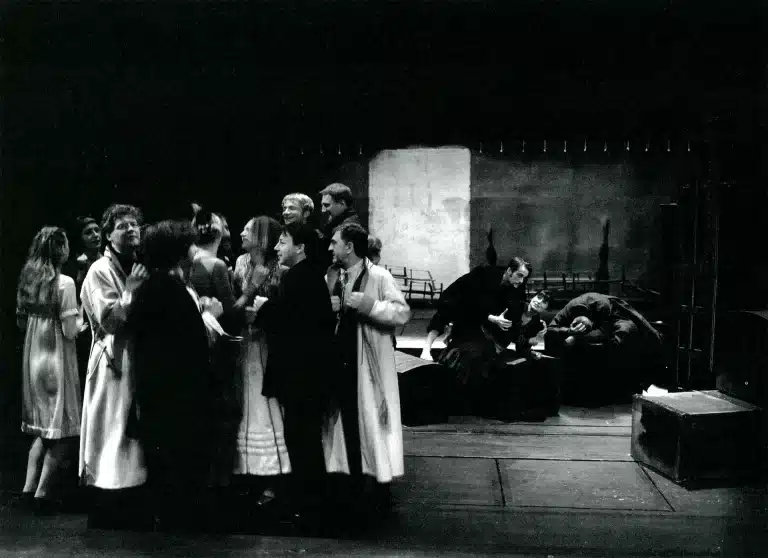 LES NOCES de Stanislas Wyspianski, mise en scène et scénographie Jerzy Grzegorzewski. Photo Wojciech Plewinski.