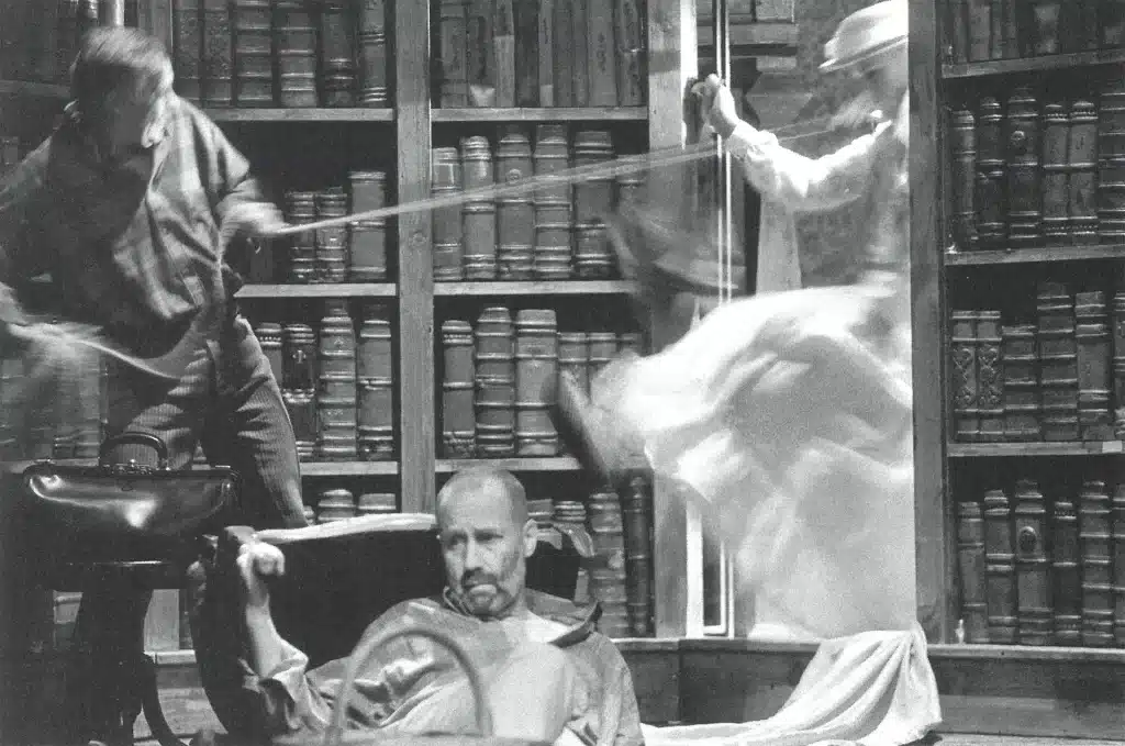 Jirí Ornest, B. Klepl et V. Marek dans ONCLE VANIA de Tchékhov, mise en scène Petr Lébl. Photo B. Holonncik.