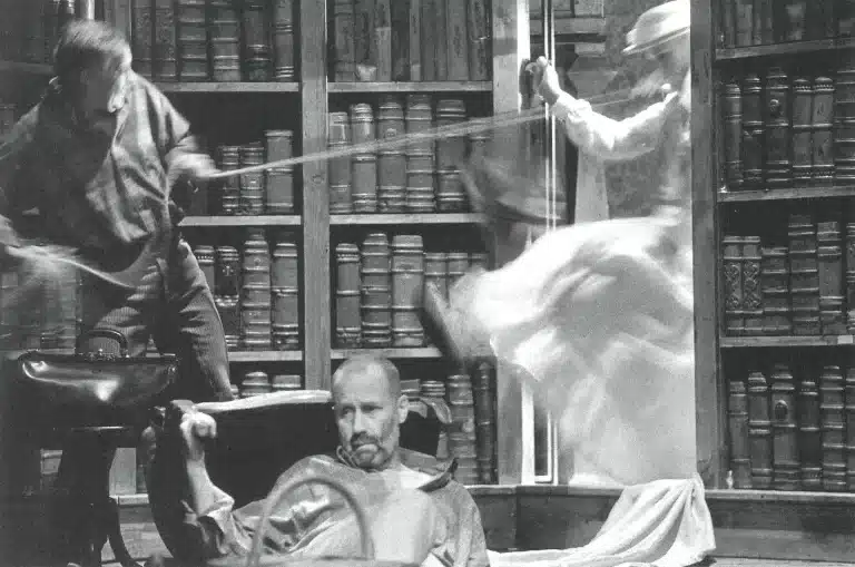 Jirí Ornest, B. Klepl et V. Marek dans ONCLE VANIA de Tchékhov, mise en scène Petr Lébl. Photo B. Holonncik.