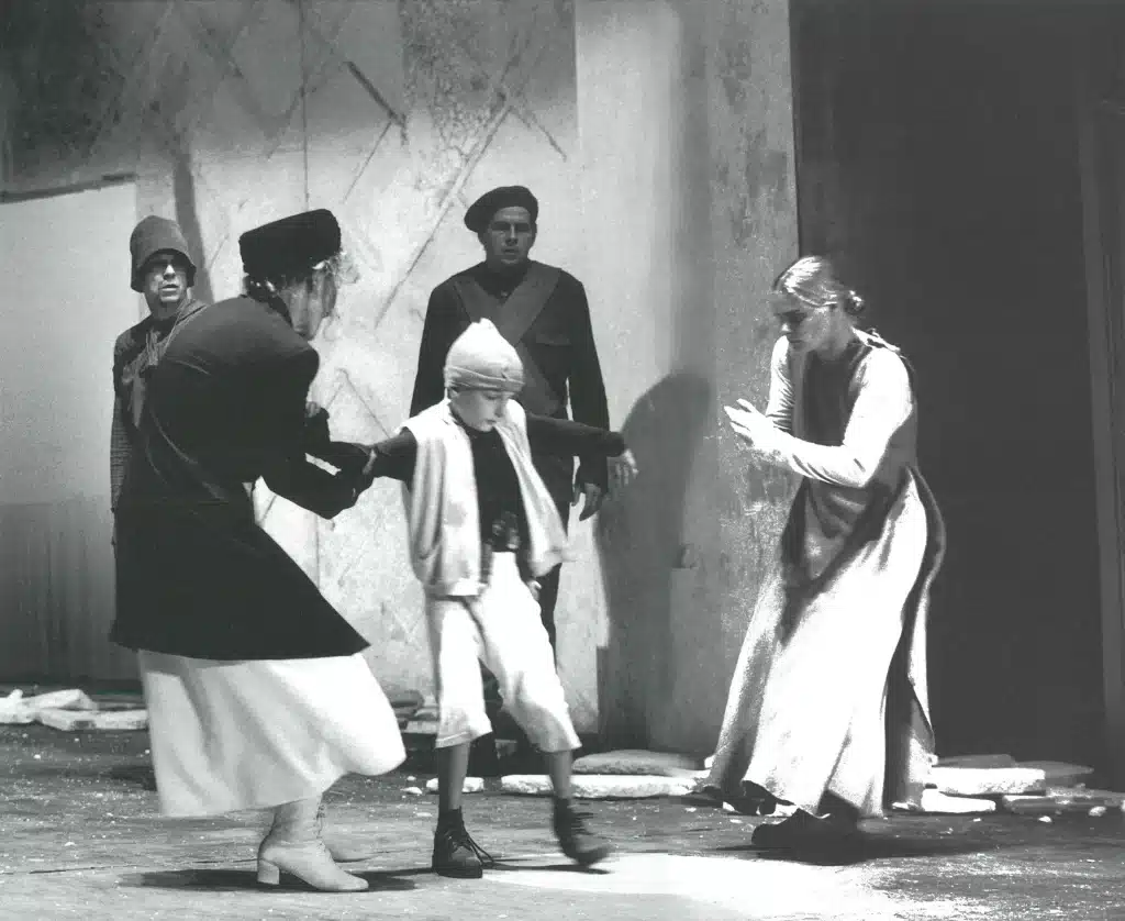 LE CERCLE DE CRAIE CAUCASIEN de Brecht, mise en scène Thomas Langhoff. Photo Wolfhard Theile.