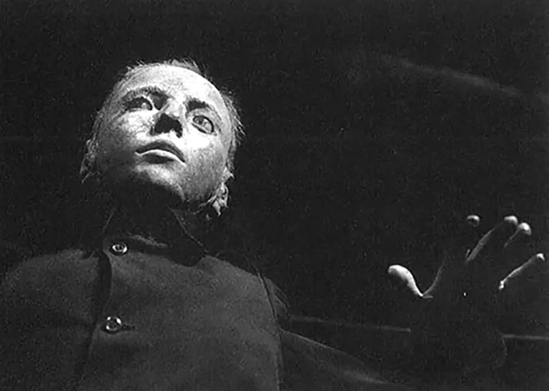 LA CLASSE MORTE, mise en scène Tadeusz Kantor, 1977. Photo Marc Enguerand.