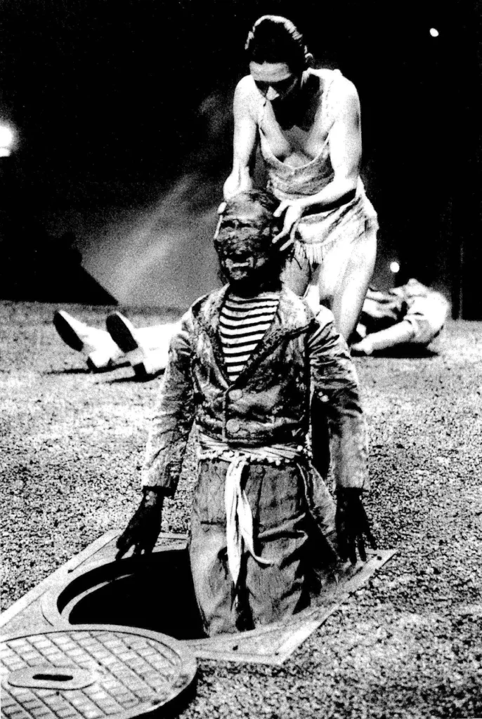 LES GÉANTS DE LA MONTAGNE de Luigi Pirandello, mise en scène Georges Lavaudant, 1999. Photo Teresa Miro.