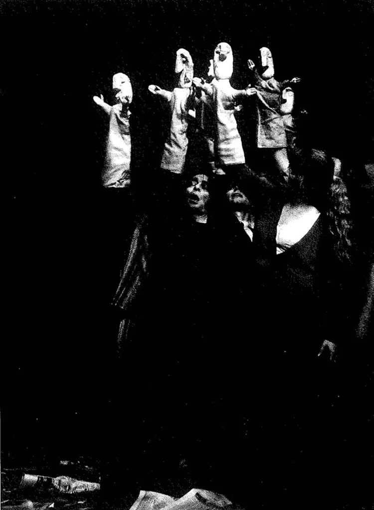 PAROLES MORTES, de Daniel Lemahieu, mise en scène François Lazaro. Photo François Lazaro.