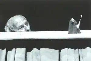 Jacques Fornier dans LES ABERRATIONS DU DOCUMENTALISTE, mise en scène Ézéchiel Garcia-Romeu et François Tomsu, 1999. Photos Brigitte Enguerand.