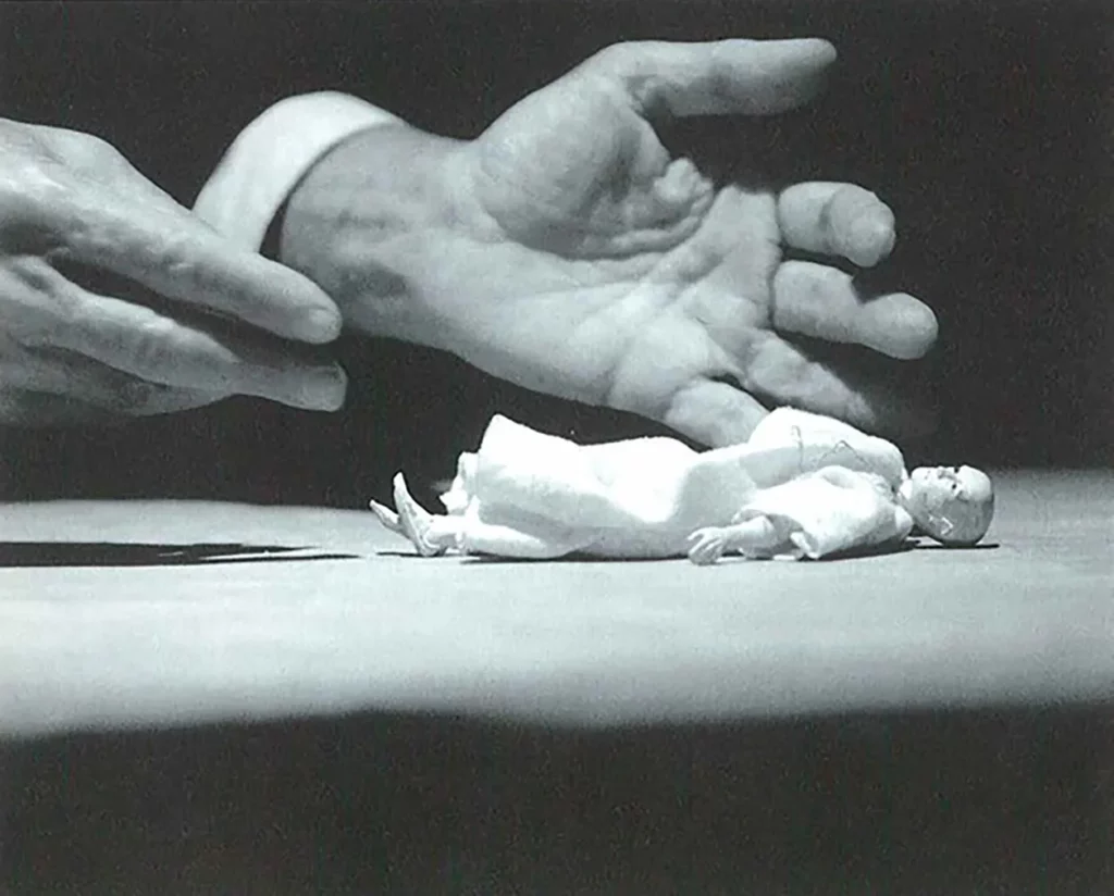  Jacques Fornier dans LES ABERRATIONS DU DOCUMENTALISTE, mise en scène Ézéchiel Garcia-Romeu et François Tomsu, 1999. Photos Brigitte Enguerand.