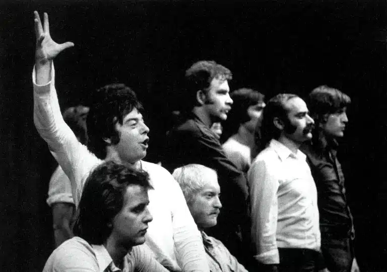 Philippe Sireuil, Guy Pion, Philippe van Kessel, Gilles Lagae, Nicolas Donato et Jean-Luc Debattice dans LE TRAIN DU BON DIEU, mise en scène Marc Liebens. Photo Raymond Saublains.