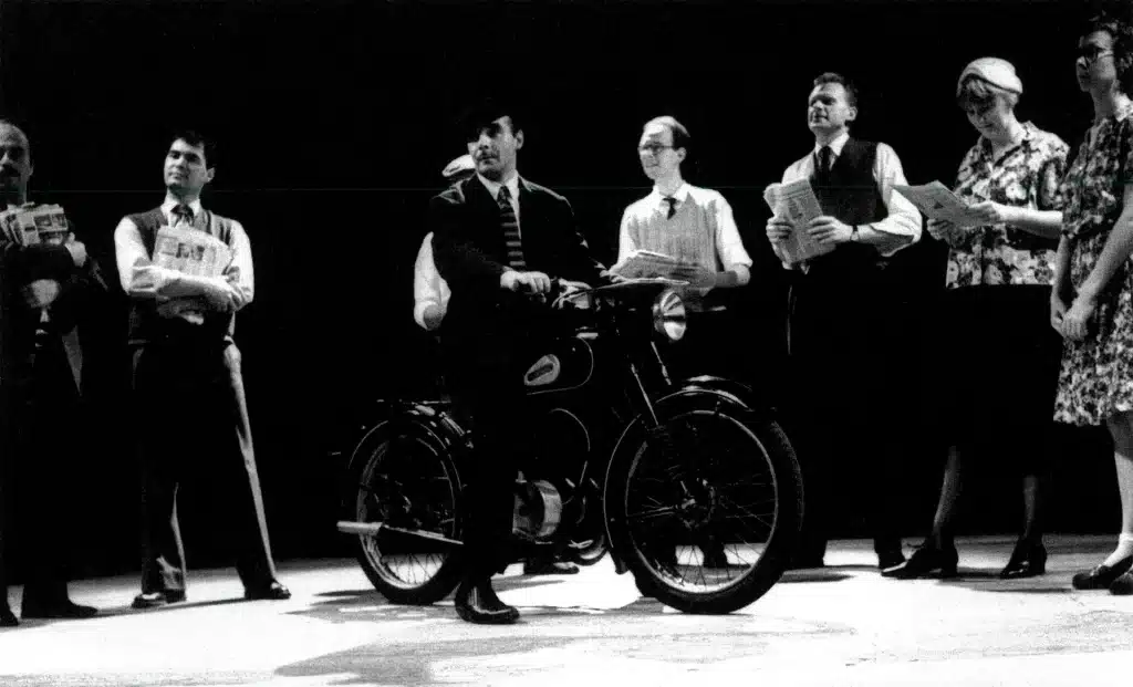 Émmanuel Loretelli, Serge Zanforlin, Nicolas Badot, Jean Leroy, Frank Livin, Geneviève Dehout et Françoise Dubois dans LA NUIT DE COURCELLES, mise en scène Jacques Herbet, Pierre Louvet et Michel Meurée. Photo Raymond Saublains.