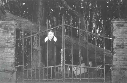 Albert Delpy dans JACOB SEUL, mise en scène Nabil El Azan. Photo Marcel Vanhulst.