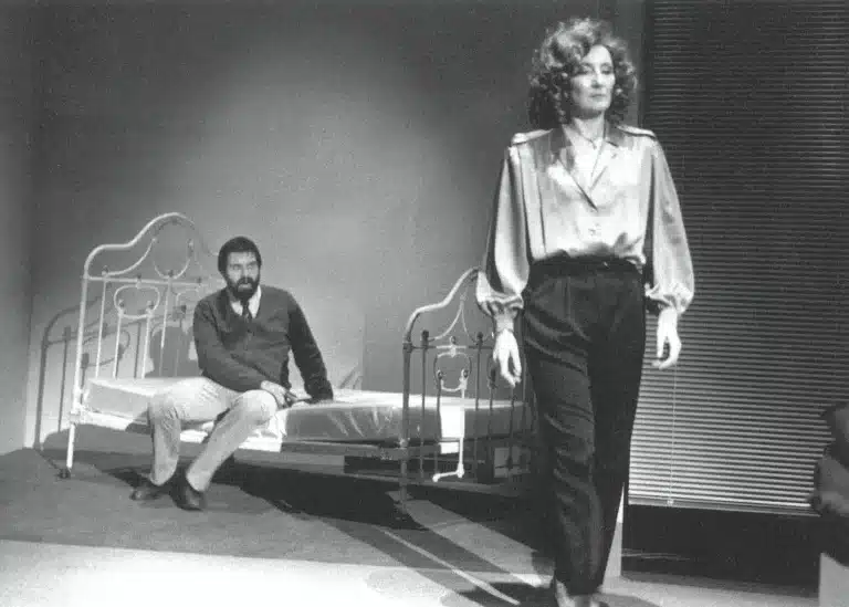 Janine Louvet et Éric Firmani dans L'AMÉNAGEMENT, mise en scène Jean Louvet. Photo Véronique Vercheval.