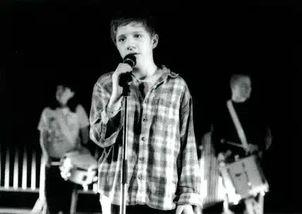 Gwenael Dupuis dans LES AMBASSADEURS DE L'OMBRE, mise en scène Lorent Wanson. Photo Alice Piemme.