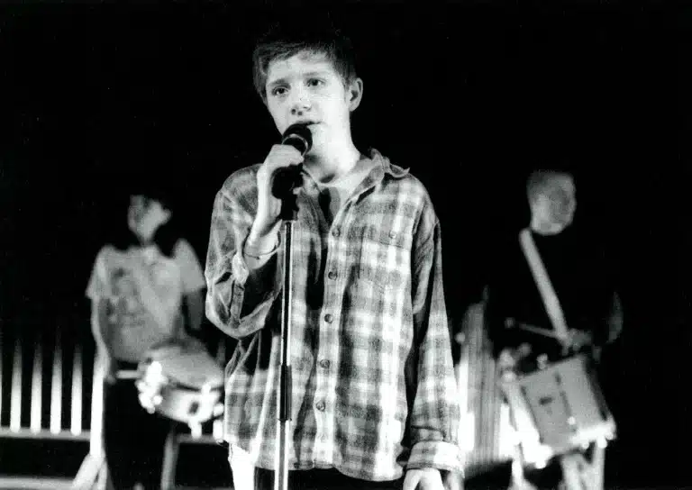 Gwenael Dupuis dans LES AMBASSADEURS DE L'OMBRE, mise en scène Lorent Wanson. Photo Alice Piemme.