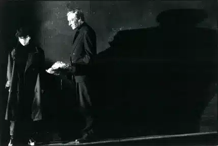 Anne Vouilloz et François Beukelaers dans COMMERCE GOURMAND de Jean-Marie Piemme, mise en scène de Philippe Sireuil, Théâtre Varia, 1991, photo Paul-Henry Versele.