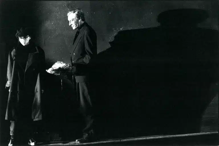 Anne Vouilloz et François Beukelaers dans COMMERCE GOURMAND de Jean-Marie Piemme, mise en scène de Philippe Sireuil, Théâtre Varia, 1991, photo Paul-Henry Versele.