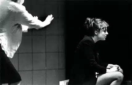 Janine Godinas et Edith Van Malder dans CAFÉ DES PATRIOTES de Jean-Marie Piemme, mise en scène de Philippe Sireuil, Théâtre Varia, 1998, photo Véronique Vercheval.