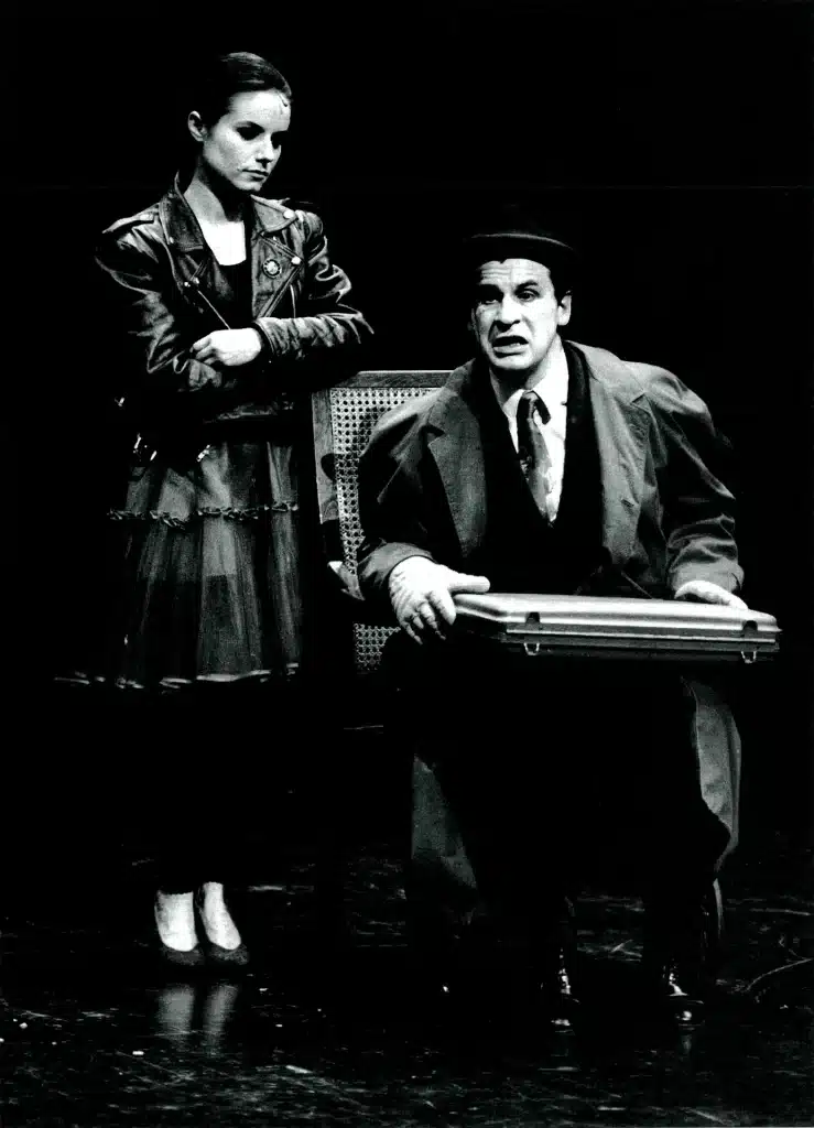 Virginie Thirion et Patrick Zimmerman dans LE BADGE DE LÉNINE de Jean-Marie Piemme, mise en scène de Philippe Sireuil, Théâtre Varia, 1992, photo Delahaye.