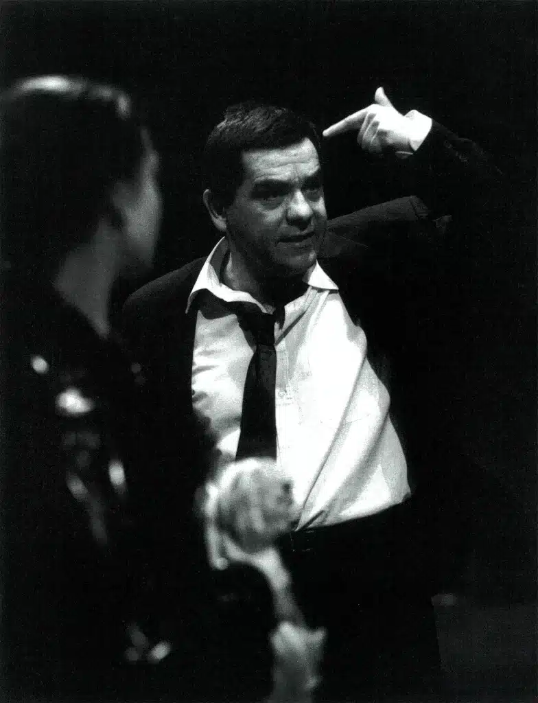 Jean-Luc Borgeat dans LES FORTS, LES FAIBLES de Jean-Marie Piemme, mise en scène de Philippe Morand, Théâtre Le Poche, Genève, 2001, photo Isabelle Meister.