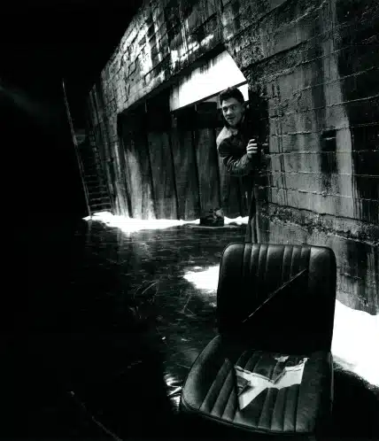 François Sikivie dans NEIGE EN DÉCEMBRE de Jean-Marie Piemme, mise en scène de François Beukelaers, Théâtre de la Place, Liège, 1987, photo Marie-France Plissart