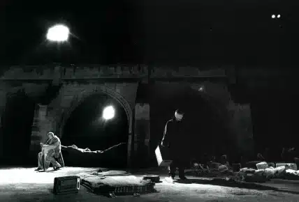 MÜLLER II: RIVAGE À L’ ABANDON, mise en scène Jean-François Peyret et Jean Jourdheuil, avec Benoît Regent et Christian Collin, photo Marc Enguerand.