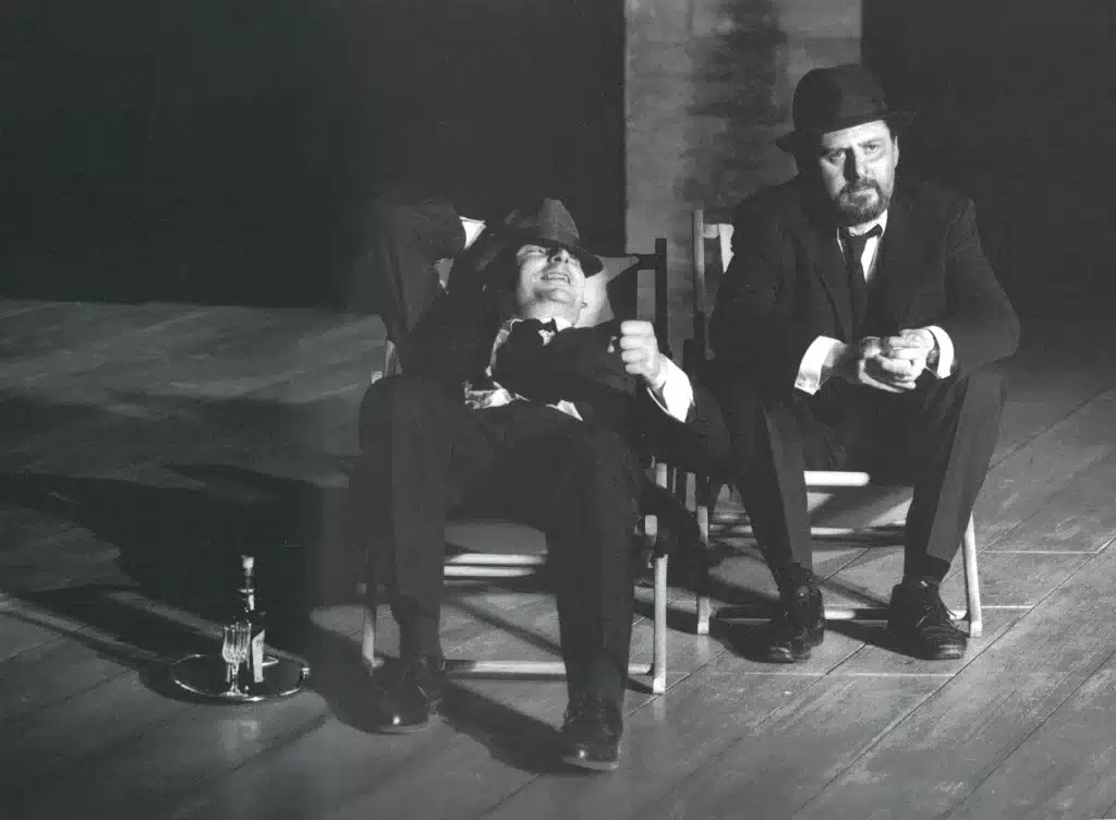PEREIRA PRÉTEND ... d'après Antonio Tabucchi, mise en scène Didier Bezace, avec Daniel Delabesse et Thierry Gibault, photo Brigitte Enguerand.