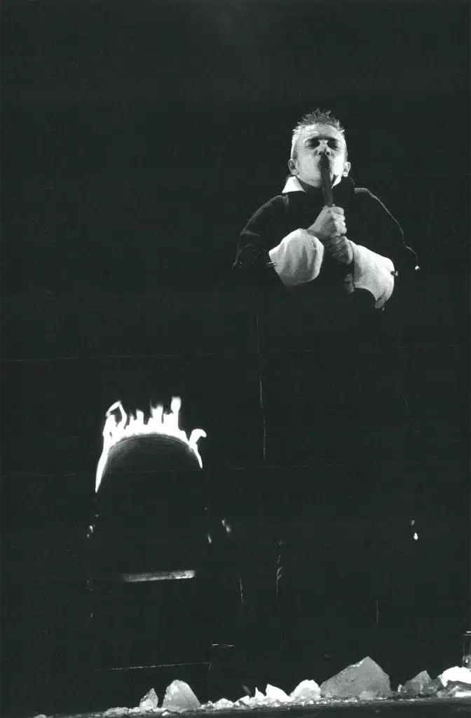 HAMLET de Shakespeare, mise en scène Eimuntas Nekrosius, avec Andrius Mamoncovas, photo festival d'Avignon.