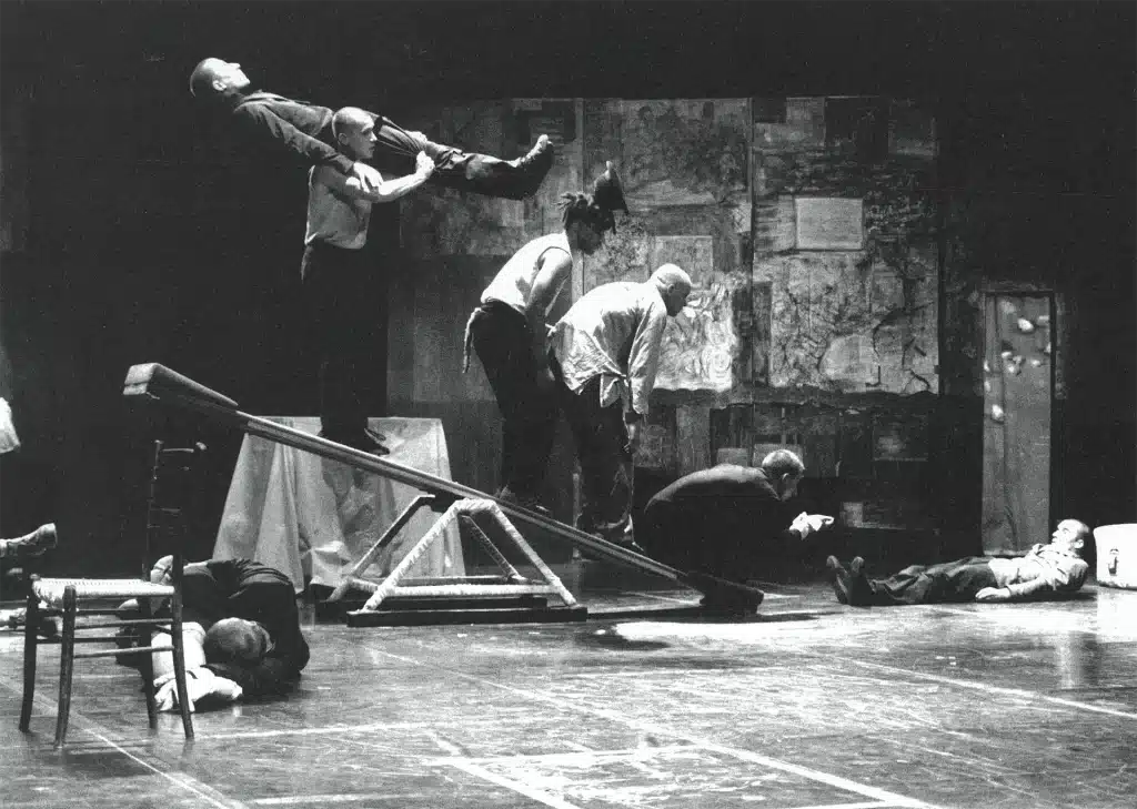 LE CRI DU CAMÉLÉON, mise en scène de Josef Nadj, photo festival d'Avignon.