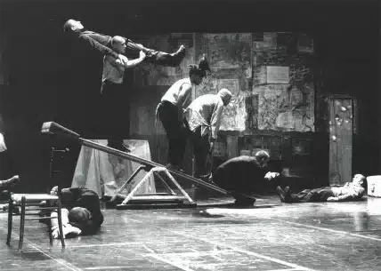 LE CRI DU CAMÉLÉON, mise en scène de Josef Nadj, photo festival d'Avignon.