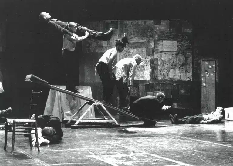 LE CRI DU CAMÉLÉON, mise en scène de Josef Nadj, photo festival d'Avignon.