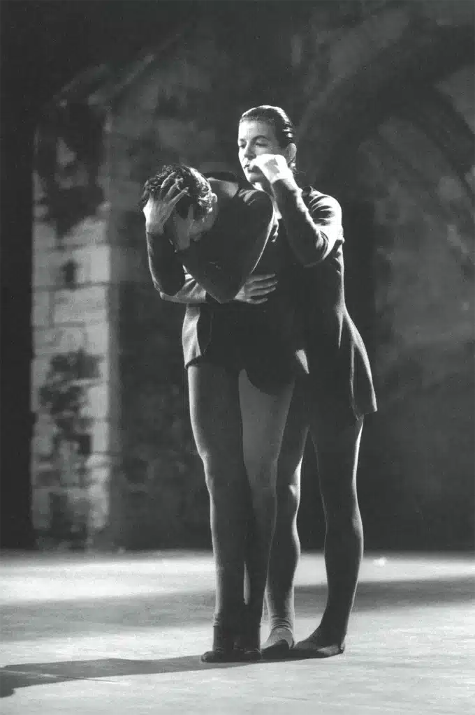 HALLALI ROMÉE, chorégraphie Angelin Preljocaj, 1987, photo Georges Méran/ festival d'Avignon.