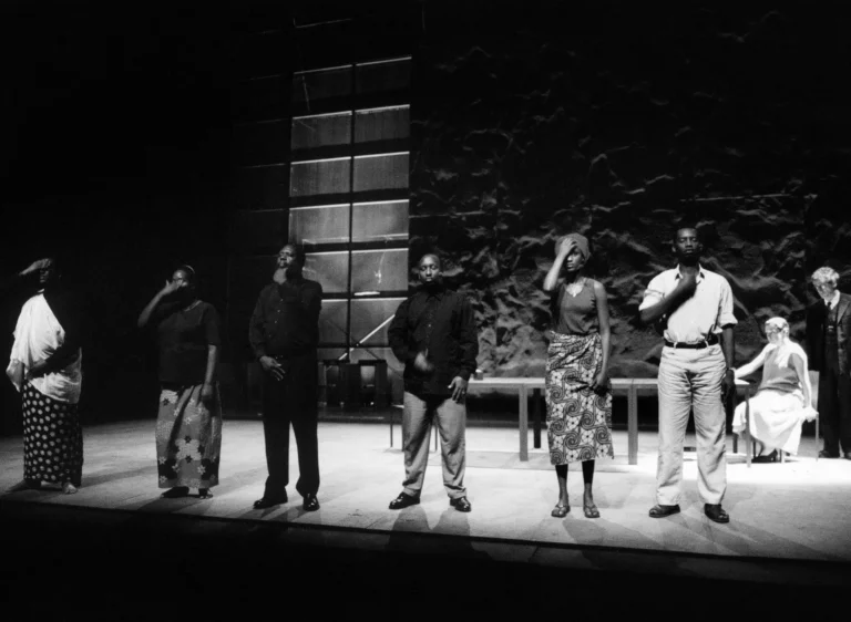 RWANDA 94, Groupov, mise en scène de Jacques Delcuvellerie. Photo Lou Hérion.
