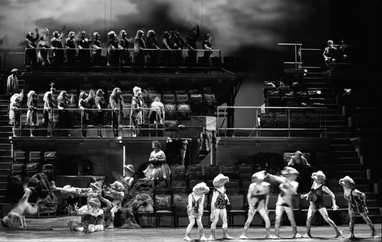PLATÉE de Jean-Philippe Rameau, mise en scène de Laurent Pelly. Photo Colette Masson.