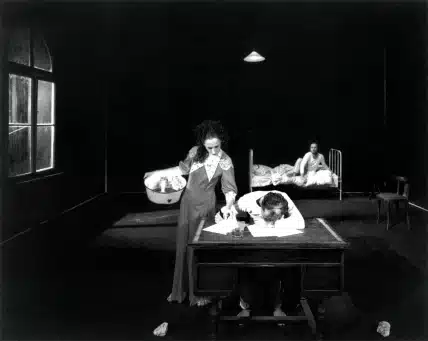 Malgorzata Hajewska Krzysztofik, Piotr Skiba et Andrzej Hudziak dans LA PLÂTRIÈRE, de Thomas Bernhard, mise en scène de Krystian Lupa au Théâtre Stary de Cracovie, 1992. Photo M. Gardulski.