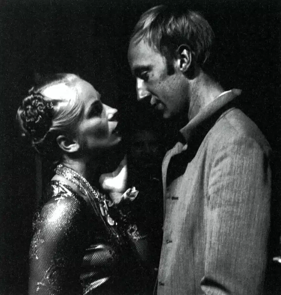 Magdalena Cielecka et Cezary Kosinski dans LE PRINCE MYCHKINE d’après L'IDIOT, de Fedor Dostoïevski, mise en scène de Grzegorz Jarzyna au Théâtre Rozmaitosci de Varsovie, 2000. Photo Pawel Roslon.