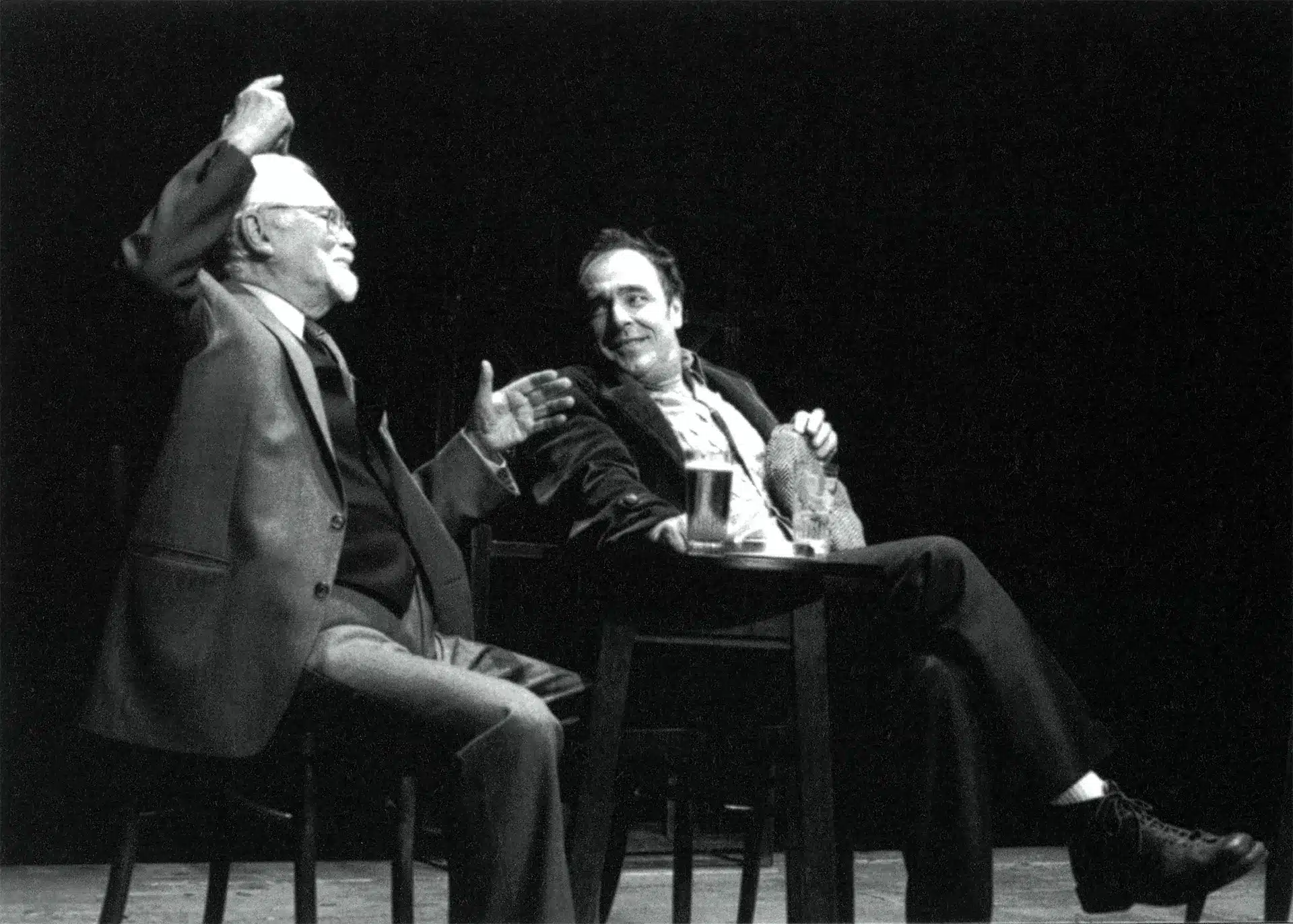 Christian Crahay et René Hainaux dans DIALOGUES D'EXILÉS de Bertolt Brecht, mise en scène de Herbert Rolland au Théâtre de la Vie à Bruxelles. Photo Anik Rubinfajer.