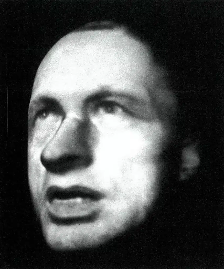 LE THÉÂTRE DES OREILLES de Valère Novarina. Mise en scène d’Allen S. Weiss et Zaven Paré (2001). Photo Brigitte Pougeoise.