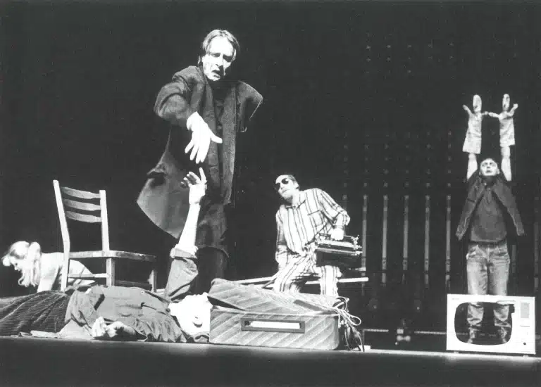 PAROLES MORTES OU LETTRES DE POLOGNE de Daniel Lemahieu. Mise en scène de François Lazaro. Avec Wladislaw Aniszewski, Nicolas Gousseff, François Lazaro, Philippe RodriguezJorda, Tomasz Sylwestrzak, Lucyna Sypniewska, Ryszard Sypniewski. Photo Jean-Pol Stercq.