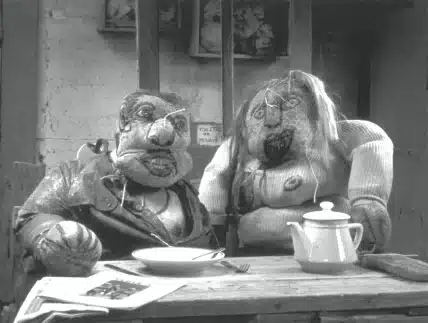 ENTRE CHIEN ET LOUP de Daniel Lemahieu. Mise en scène de François Lazaro. Pantins de Francis Marshall.