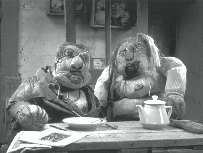 ENTRE CHIEN ET LOUP de Daniel Lemahieu. Mise en scène de François Lazaro. Pantins de Francis Marshall.