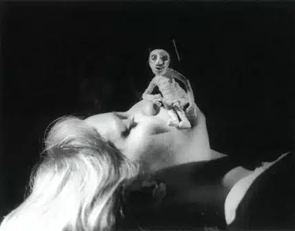 DANS LA NUIT CETTE FEMME ET MOI de Kossi Efoui. Mise en scène de Renaud Herbin et Julika Mayer (2000). Photo Laurence Nové-Josserand.