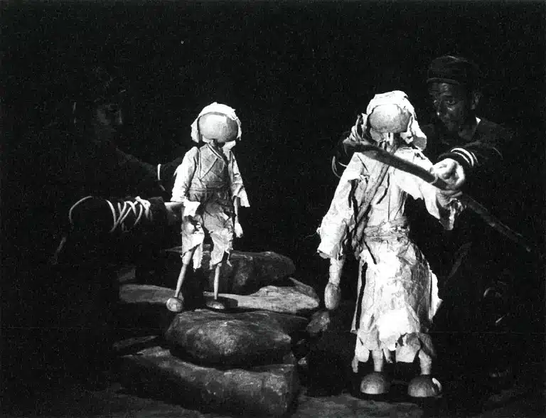 DES PAPILLONS SOUS LES PAS de Jean Cagnard. Compagnie Arketal. Photo Brigitte Pongeoise.