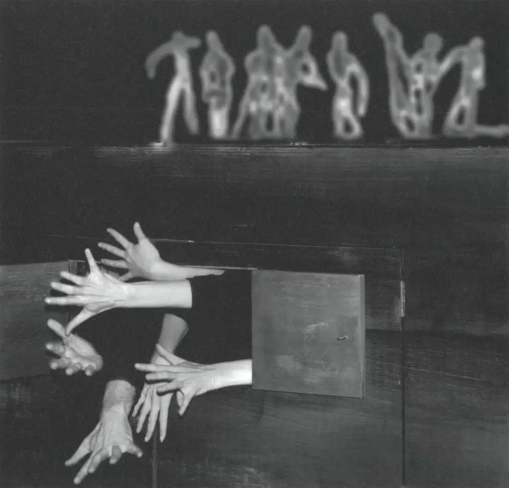 LA LANGUE DE L'OURS de Michaël Glück. Mise en scène de Joëlle Noguès (2001). Photo Francis Bacon.