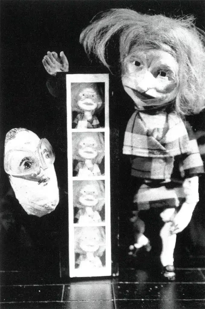 CERTAINES AVENTURES DE MADAMA KA de Noëlle Renaude. Compagnie AMK (2001). Photo Christophe Soresto.