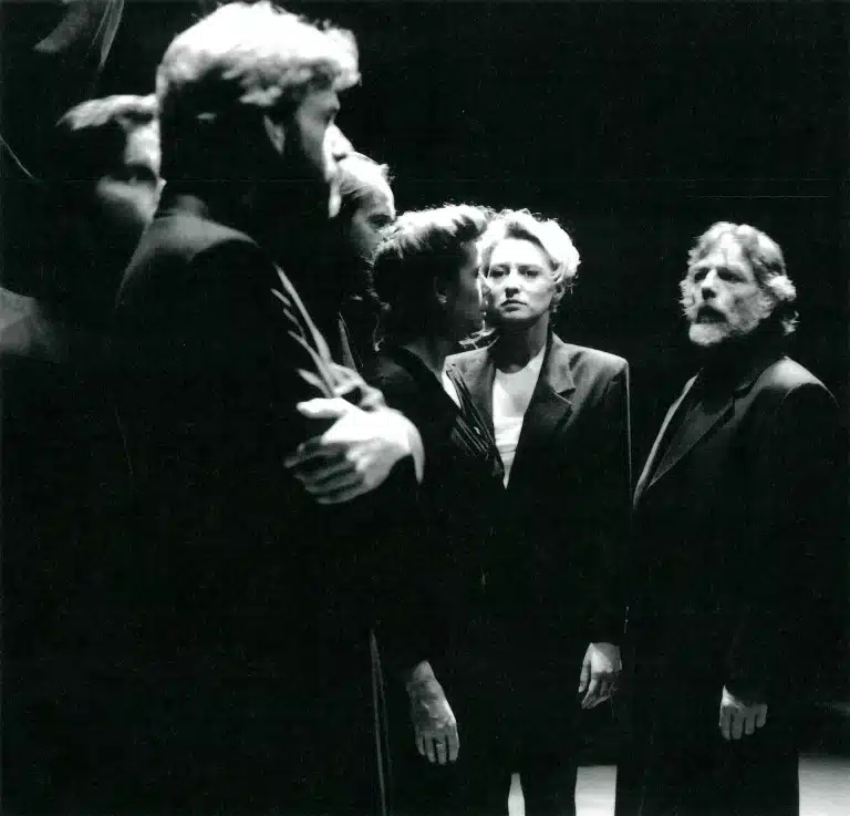 Claude Koener, André Bayens, Luc van Grunderbeeck, Marie-Luce Bonfanti, Nathalie Cornet, André Lenaerts, dans AMPHITRYON. Photo: Marie-Françoise Plissart.