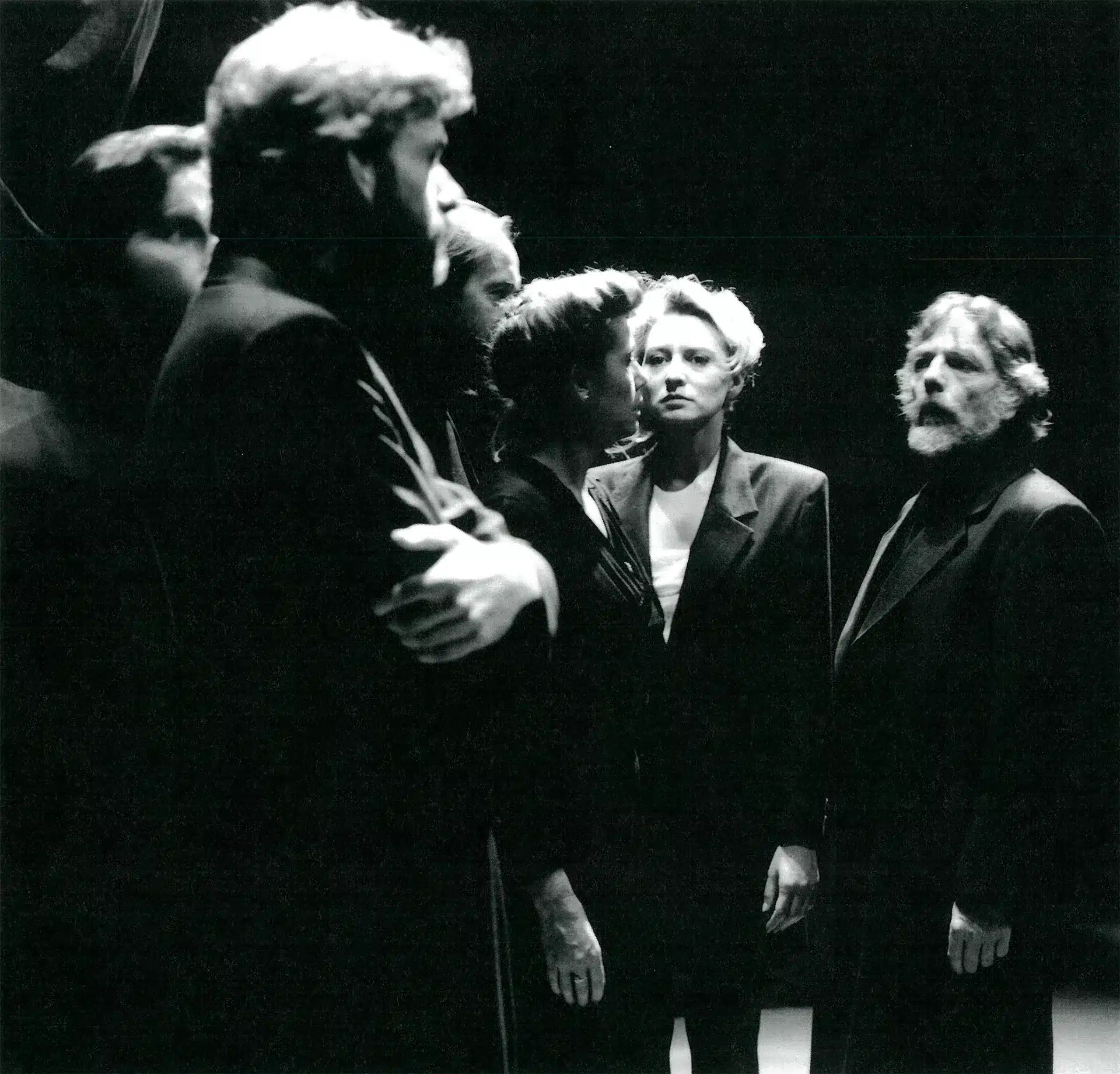 Claude Koener, André Bayens, Luc van Grunderbeeck, Marie-Luce Bonfanti, Nathalie Cornet, André Lenaerts, dans AMPHITRYON. Photo: Marie-Françoise Plissart.